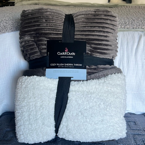 Cuddl duds Sherpa throw